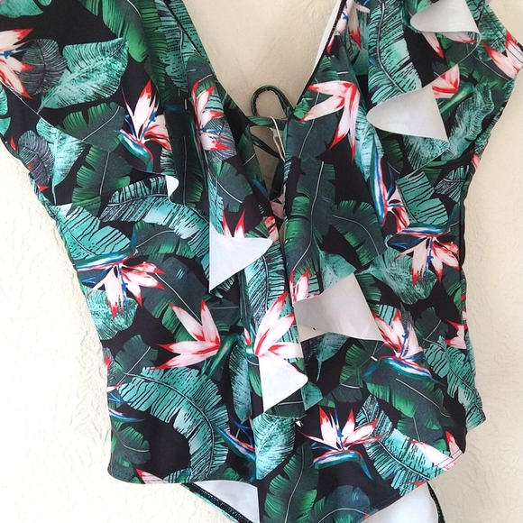 *NEW! Sporlike 1 piece swim suit, size M - Picture 7 of 7